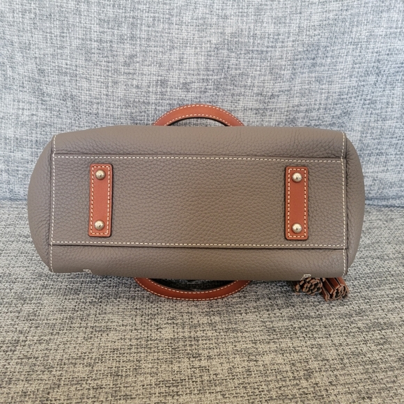 NWT Authentic Dooney & Bourke Cambridge Small Shopper Tote in Taupe Leather - Picture 10 of 10